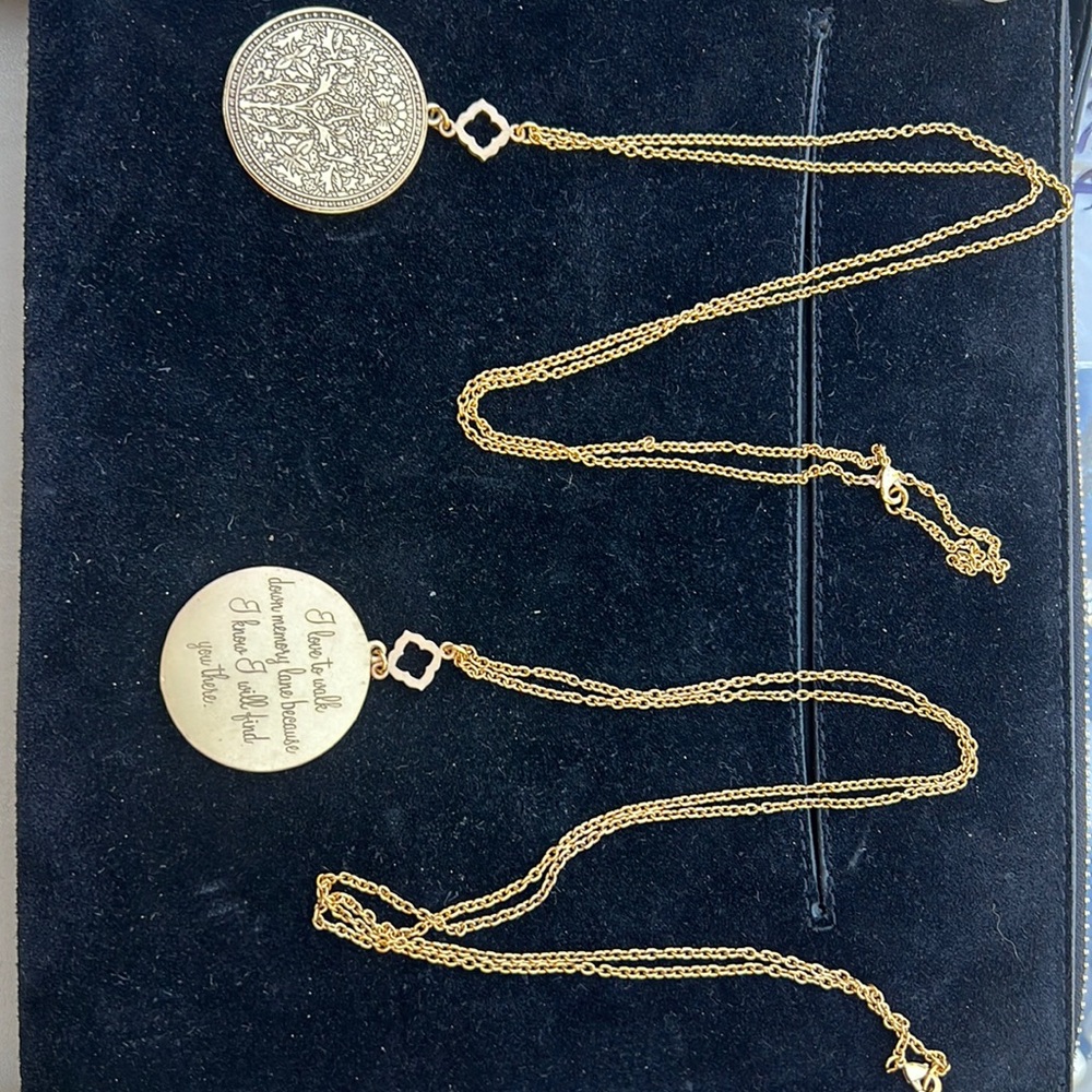 NWT MEMORY NECKLACE FRONT AND BACK. 1-16” CHAIN